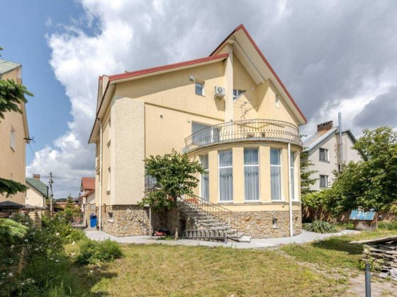 Продаж вишуканого окремостоячого  м. Брюховичі Брюховичі