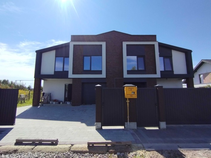 Продаж дуплекс 1/2 будинку с.Сокільники, 198,4 м кв з гаражем, 5 сот - фото 1