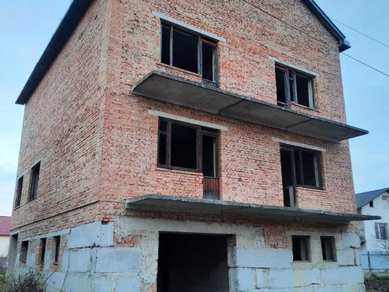 Продається житловий будинок незакінчений будівництвом м.Самбір Самбір