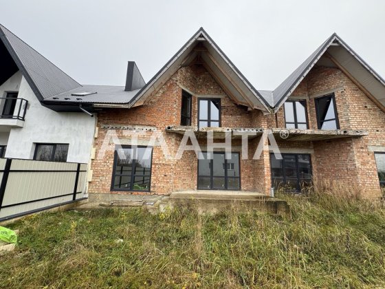 Продається двоповерховий котедж із власною земельною ділянкою! Самбір