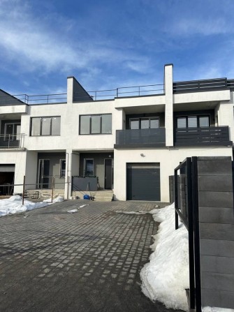 Продаж котеджу у Винниках.Локація Емілі Резорт,під єОселю,біля лісу - фото 1