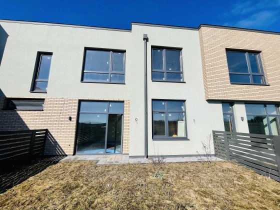 Продаж котеджу з ремонтом на 80%. Своя ділянка. Солонка  Львів 5 км! Солонка