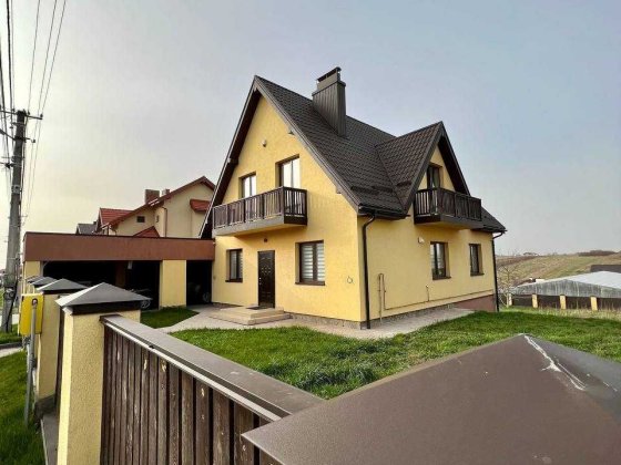 Продаж двохповерхового будинку з ділянкою в Солонці Солонка