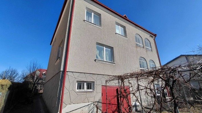 Великий добротний будинок 340 кв.м в Сокільниках - передмісті Львова. - фото 1