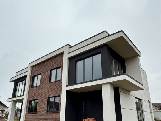 Будинок біля Львова Пустомыты