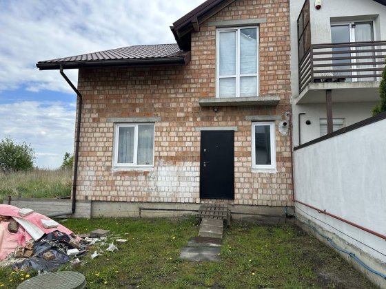 Продаж котеджу у с. Зубра (центр ) Зубра