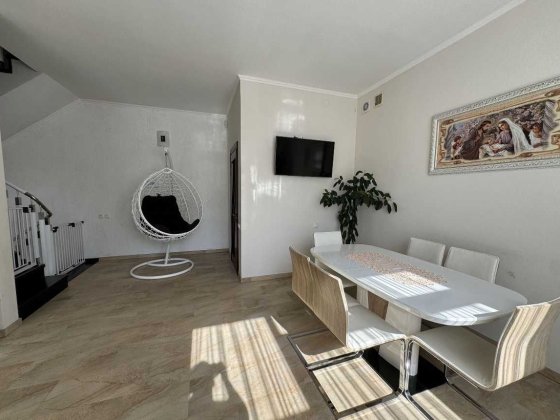 Продаж гарного котеджу з якісним новим ремонтом для себе! Зимна Вода