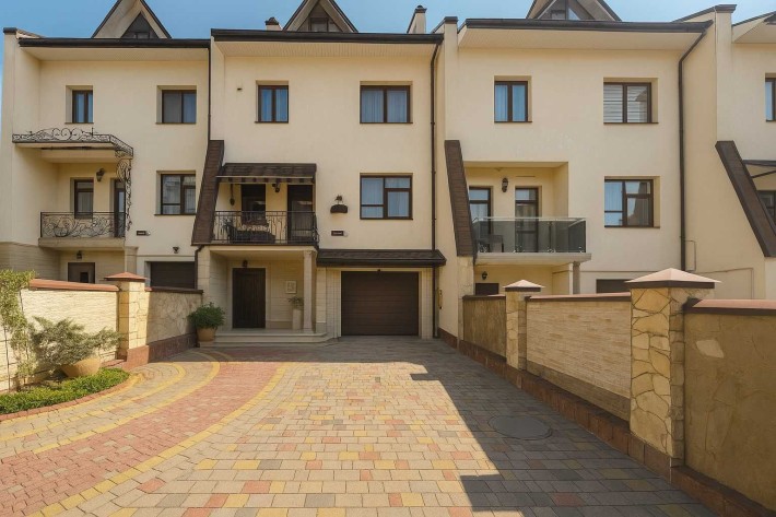 продається таунхаус з вартісним ремонтом|с.Зимна Вода|285м,3сот - фото 1