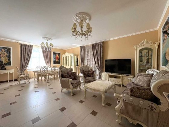 Продаж елітного будинку 355 м²  та 21 сот. землі у с.Конопниця Конопница