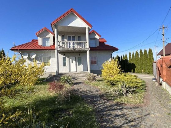 Продаж будинку з окремим гаражем Жовква