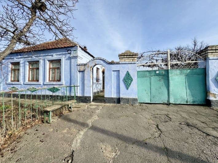 Продам будинок з великою ділянкою - фото 1