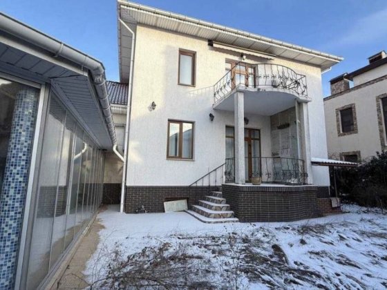 Продаж будинку біля моря з басейном!Совіньйон