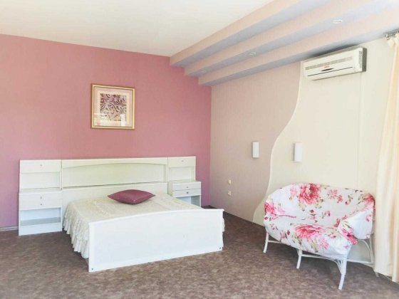 В продаже двухэтажный дом с участком 10 соток на "Золотой Горке". 1A39 Лиманка