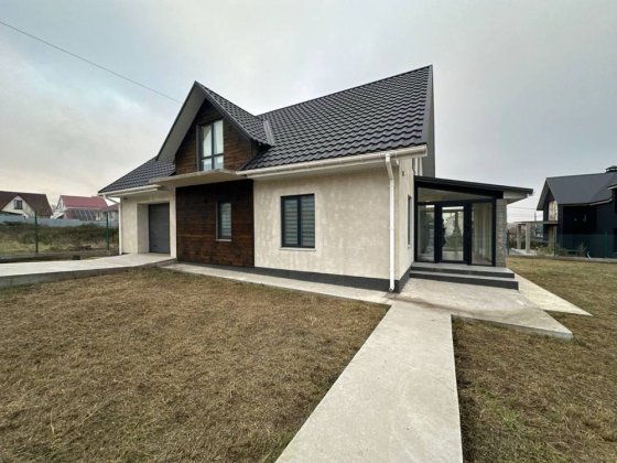 Продается дом в Великодолинске 210м2 7сот 90.000