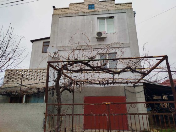 Продам   дом со всеми удобствами рядом с Черноморском Великодолинське