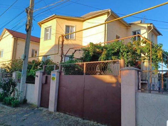 Фонтанка,   двоповерховий якісний  будинок Фонтанка