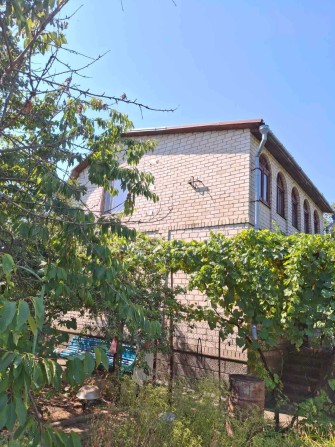 Продам крепкий дом в Нерубайском - фото 1