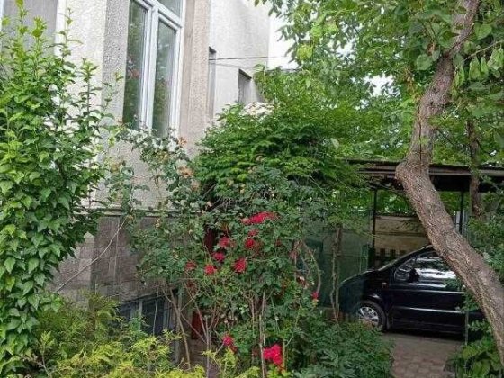 Добротный дом с прекрасным садом - Лиманка Лиманка