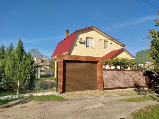 Новий будинок з сучасним ремонтом, с.Великодолинське, кооп"Схід"