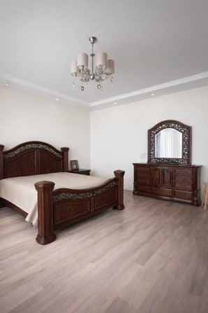 Красивый добротный дом  недалеко от трассы с мебелью в Фонтанке - фото 1