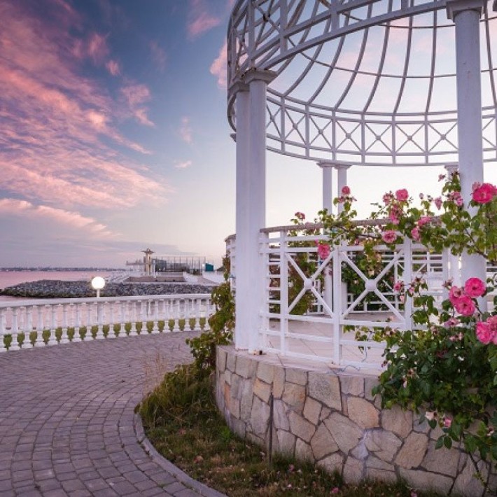 У моря и леса, Сосновый берег, Ривьера, строение с террасой, подвал - фото 1