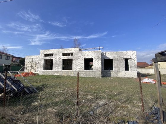 Незавершенний будинок у Фонтанці близько до траси Фонтанка