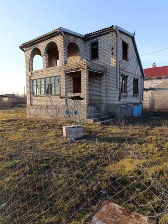 Продам дом в с.Светлое под ремонт! Полный пакет документов. - фото 1