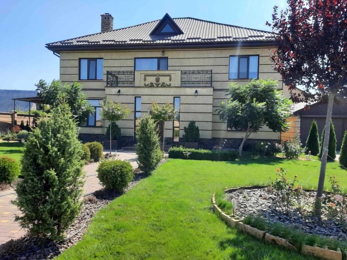 Двухэтажный дом современной постройки, ул.Якорная/Золотая горка - фото 1