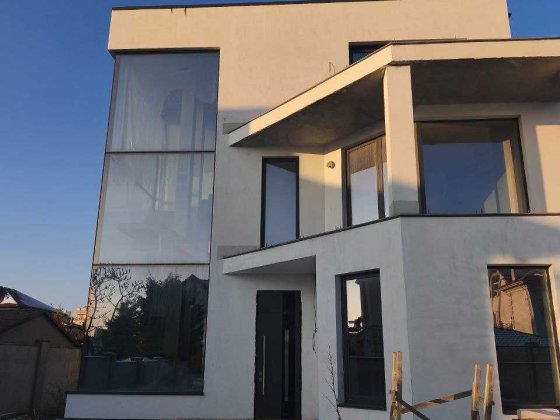 Сучасний будинок / Фонтанка / Біля моря