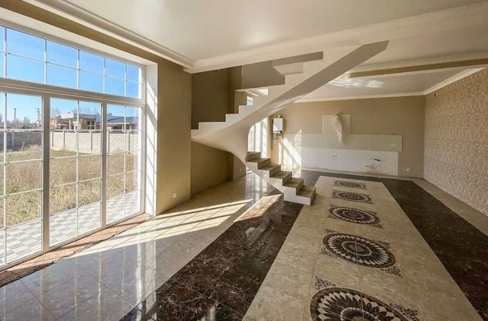 Новый дом с ремонтом 214м2 Совиньон участок 8 соток, 5 комнат - фото 1