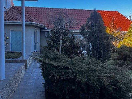 Продается двухэтажный дом в элитном  районе с прекрасным ремонтом Бурлача Балка