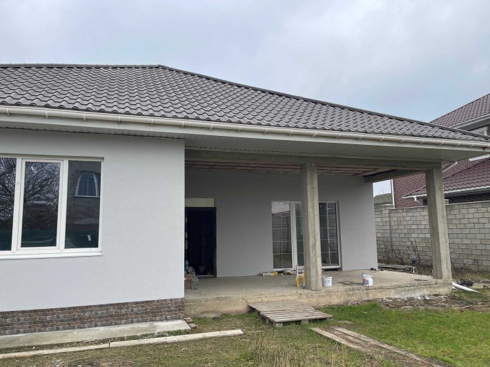 Продам капитальный одноэтажный дом в ПГТ Таирова площадь  150 м - фото 1