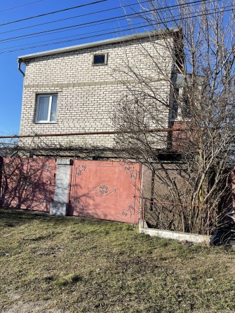 Продам дом с большим участком, близость к городу - фото 1