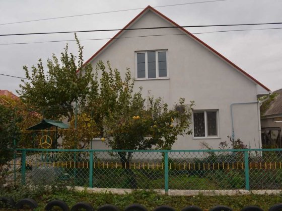 Продам капітальний будинок  у центрі села Молодіжне Молодіжне