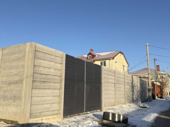 Участок с домом и солнечными батареями, Бизнес