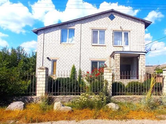 Двоповерховий будинок. Продаж або обмін на квартиру. Пирятин