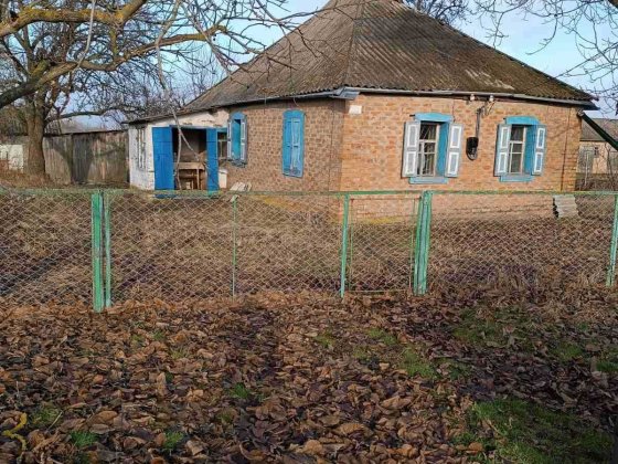 Будинок мазанка у селі Пирятин