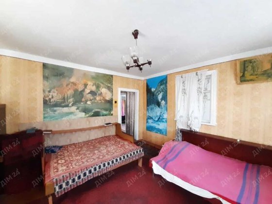 с. Дубина. Будинок в оточенні соснового лісу. Нові Санжари