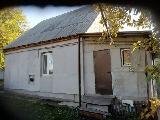 Будинок, с.Садки . Кременчуцький район. Садки