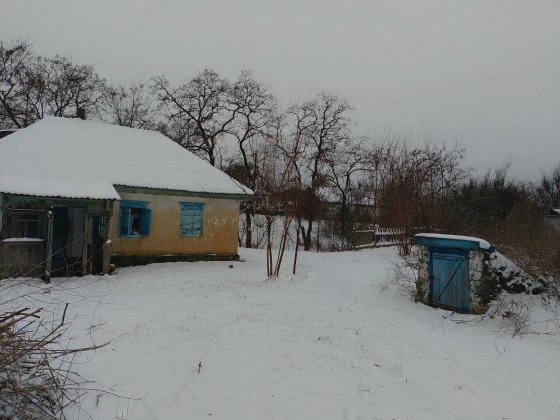 Будинок в мальовничому місці. Кам'яні Потоки