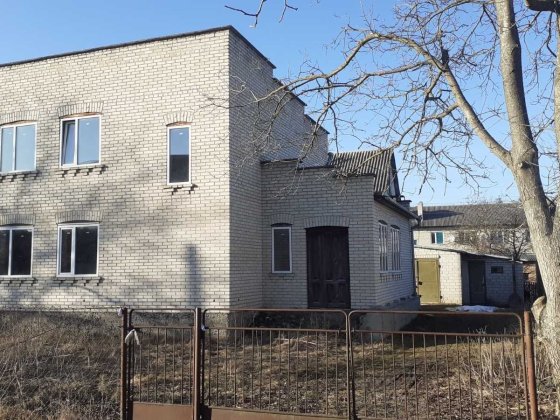 Продаж незавершеного будинку та житлова времянка

Продається незаве Клевань