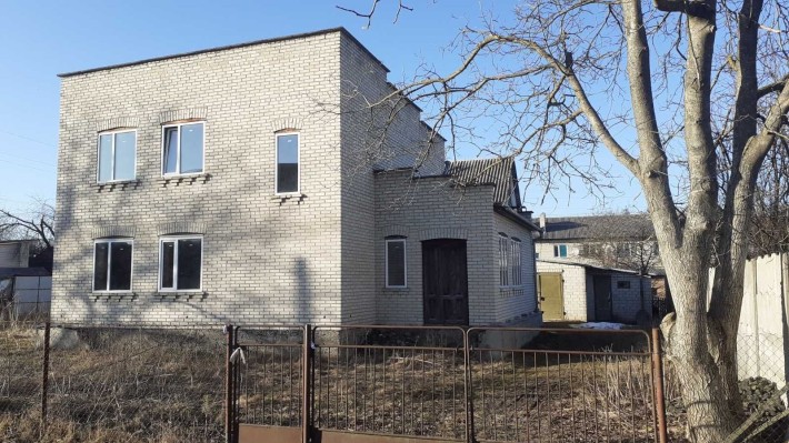 Продаж незавершеного будинку та житлова времянка

Продається незаве - фото 1