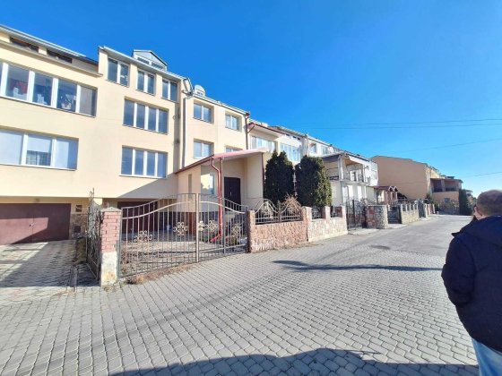 Просторий таунхаус 268 м² з ділянкою 7 соток | Петриків Петриків