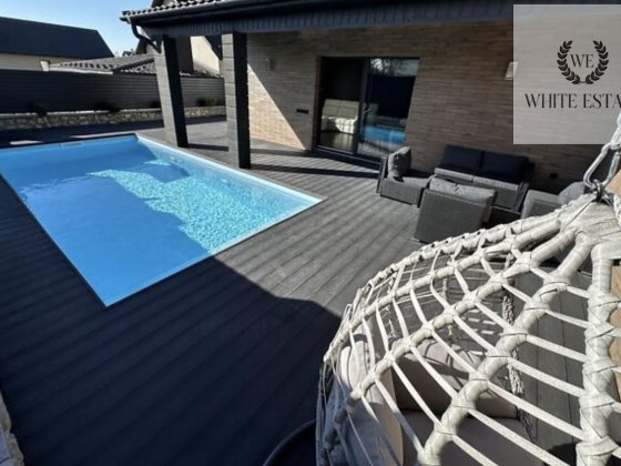 Продаж будинка с басейном с. Біла