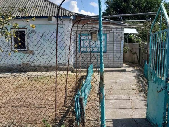 Продаж будинку за межами міста, з санвузлом та великою земельною ділян Первомайск
