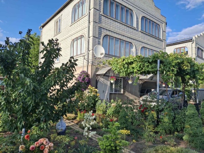 Продам будинок поруч з центром - фото 1