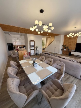 Преміальний котедж 170 м біля лісу з авторським ремонтом. - фото 1