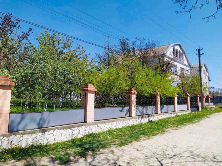 Будинок у місті біля парку і ставу 253 м² простору і 12 соток свободи - фото 1