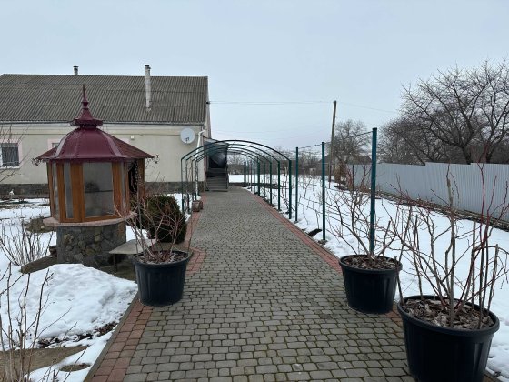 Продається житловий будинок поблизу міста в с. Довжок Должок