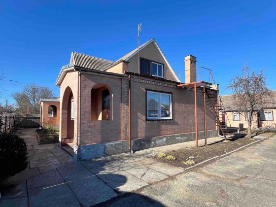 Продаж просторого будинку на 2 родини в центрі с. Білозір’я. Белозерье